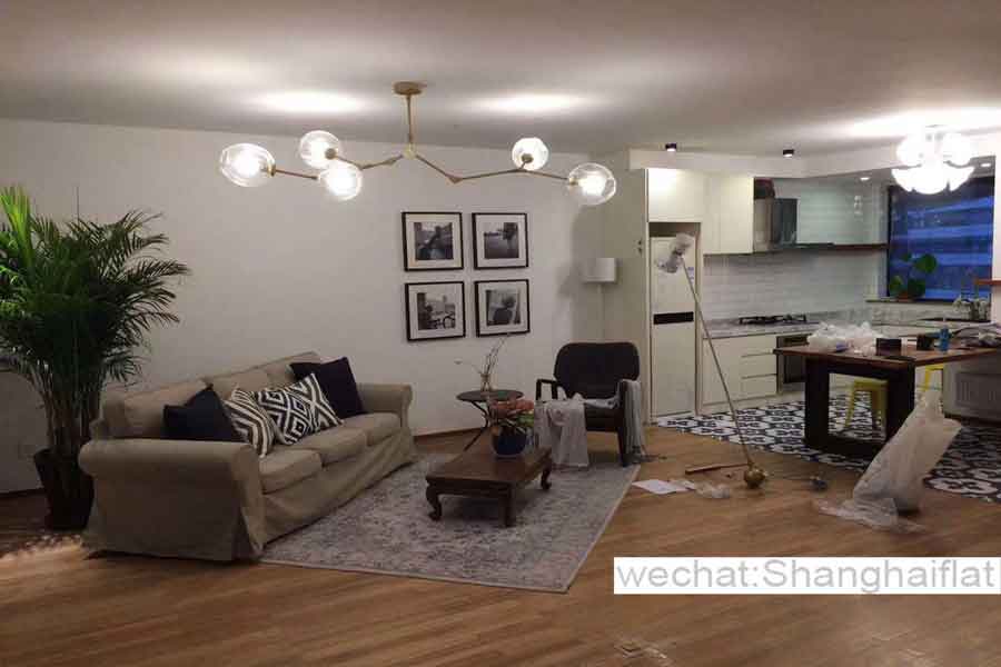 Modern but renovated 4br/2bath apartment in Changning/Yanan W Rd