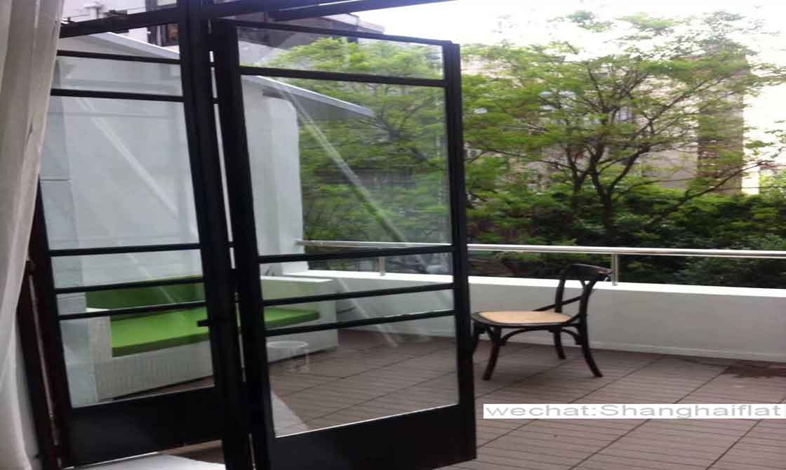 1br Shanghai Apartment with patio in Xinle Road in the French Concession新乐路老公寓