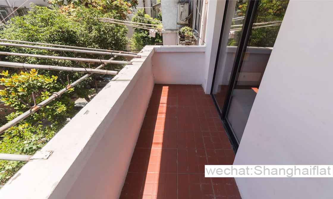 1br apartment/balcony French Concession Jianguo w rd