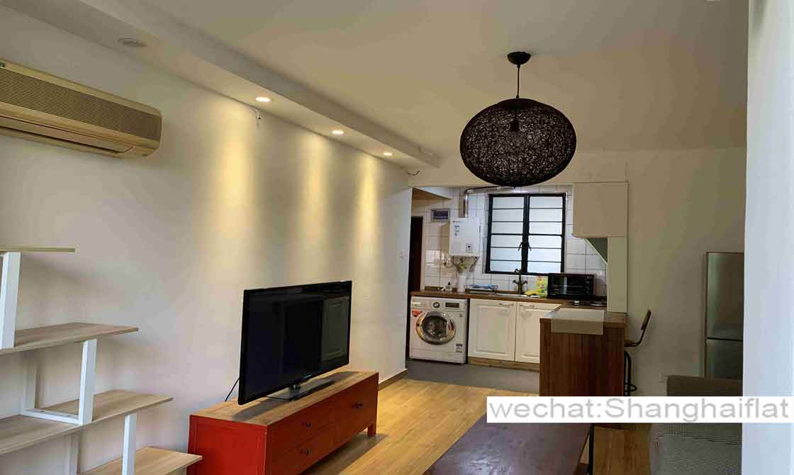 Clean 1br apt for rent at Yanan M Rd/Close to Jingan Temple and Shanghai Exhibition Center