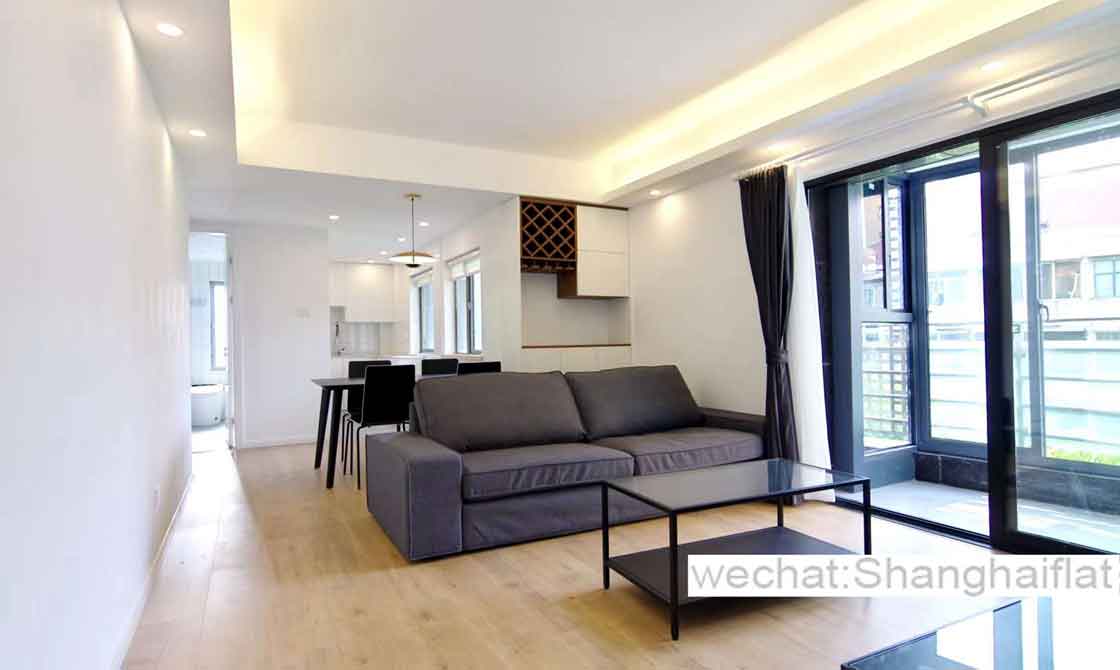 2br/1bath modern flat for rent in elevator building near Jiangshu Rd metro/Yanan W Rd
