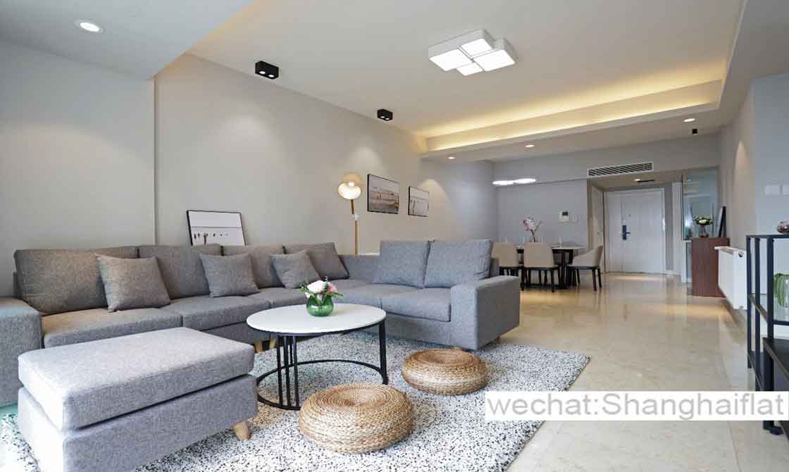 Jingan Four Seasons: 3br/2bath apartment with balcony for rent