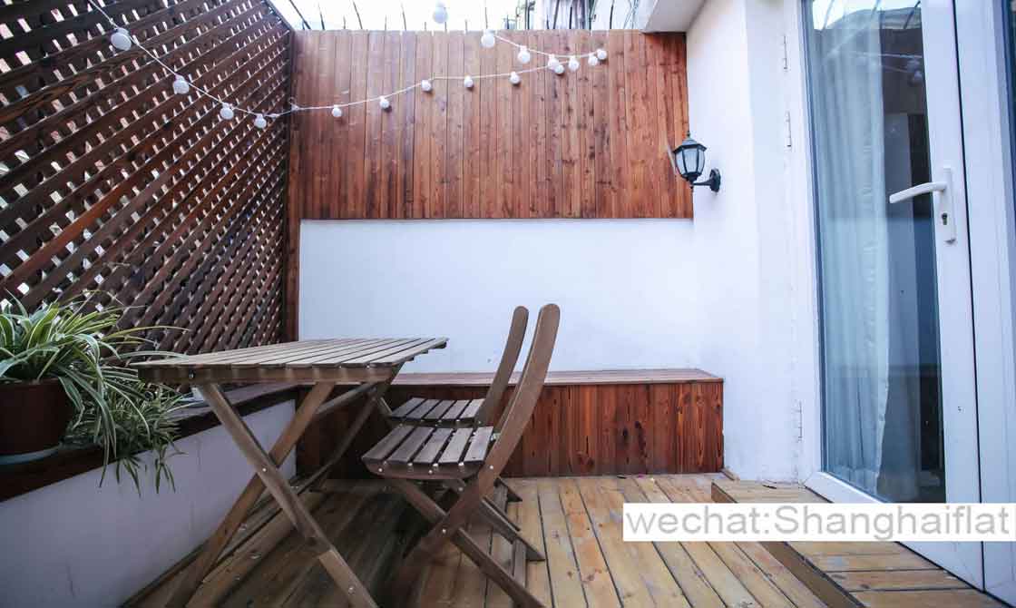 Tianping Rd/French Concession: 1br flat with private yard for rent