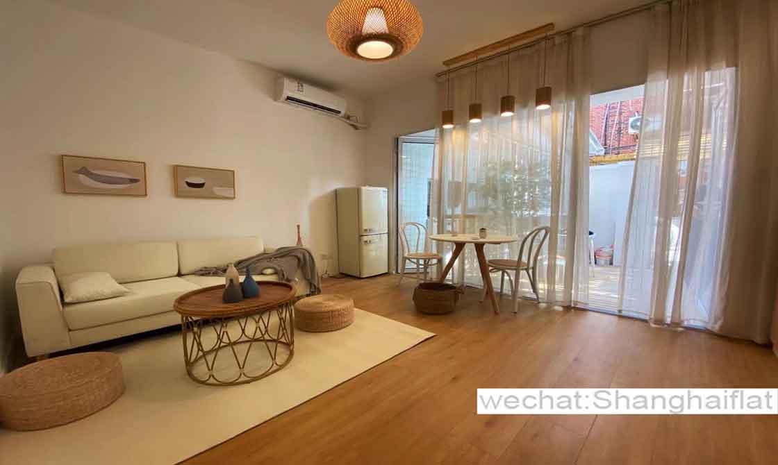 1br ground floor apt with private yard for rent at Yuyuan RD/Jingan