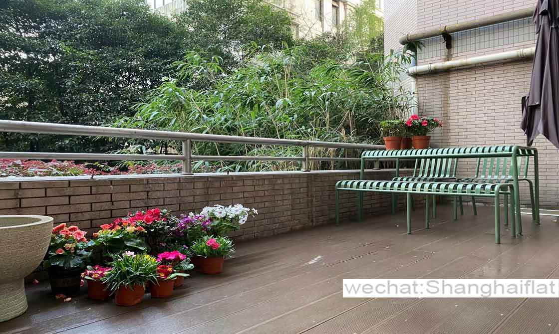 Large Terrace: 3br renovated flat for lease in Weihai Court/People Square