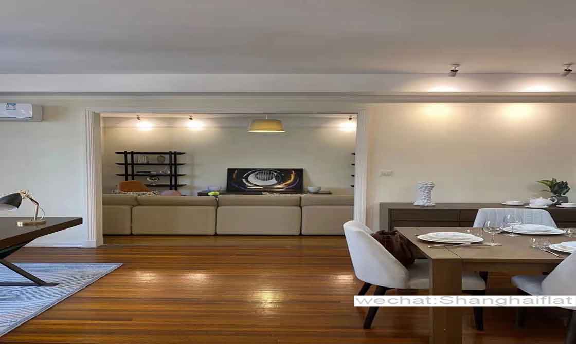 Large 3br apartment in a historic building near Nanjing w rd for rent/Jingan