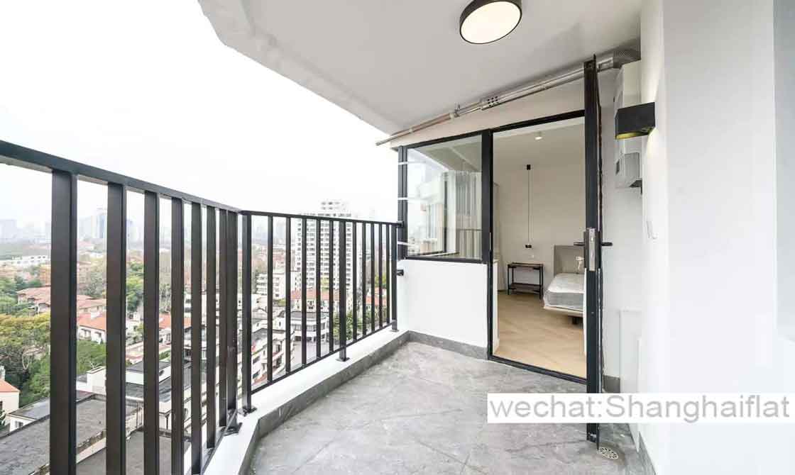 High rise 1br flat with balcony for rent near L1 Hengshan Rd/FFC
